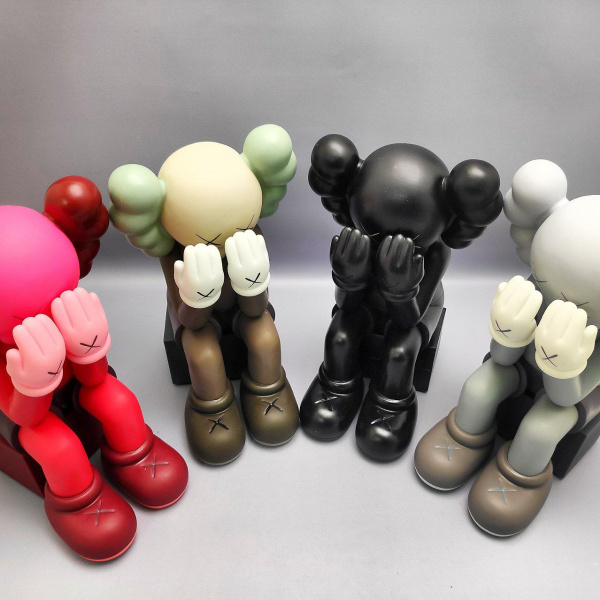 Kaws Companion Passing Through Игрушка 28 см.